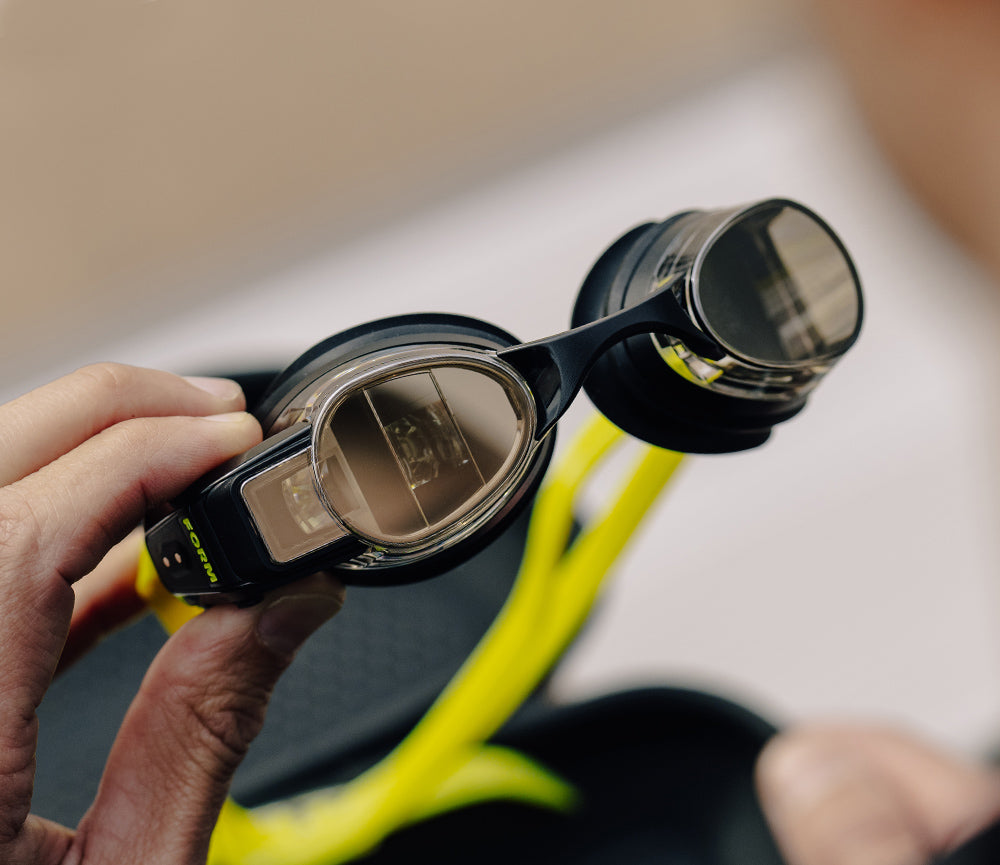 swimming goggles in german FORM Smart Swim 2